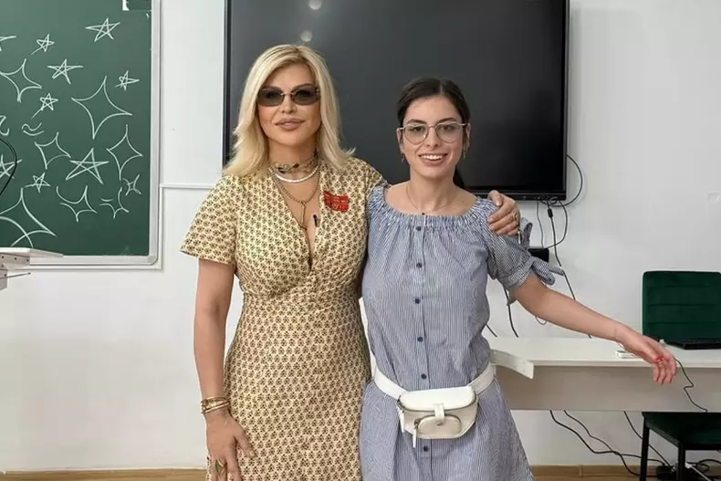 loredana-groza-la-liceul-ei