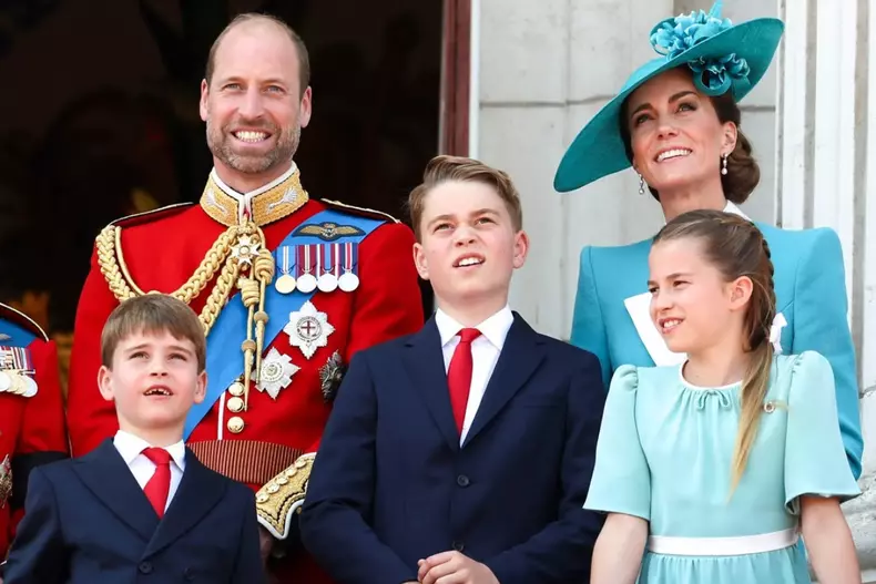 prințul-william-kate-george-charlotte-louis-parada-trooping-the-colour