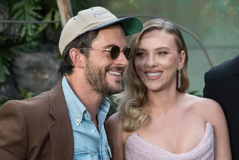 Scarlett-Johansson-Jonathan-Bailey-sarut-premiera-Jurassic-World-Rebirth
