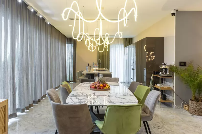 Noua vilă a concurenților (5)