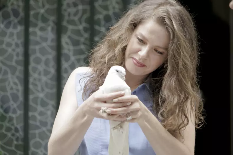 Burcu Biricik - Nalan Fata de la fereastra