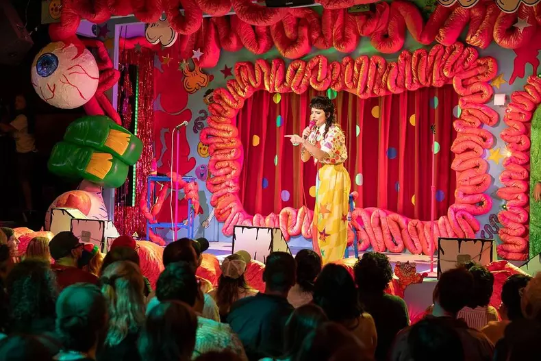 sarah-squirm-live--i_693488462fbe9