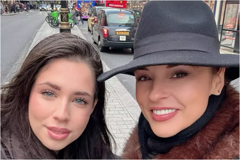 ana-violeta-banica-andreea-marin-fotografiate-in-londra