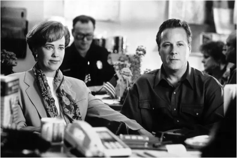 John Heard și Catherine O'Hara în „Singur Acasă 2: Pierdut în New York” (1992)