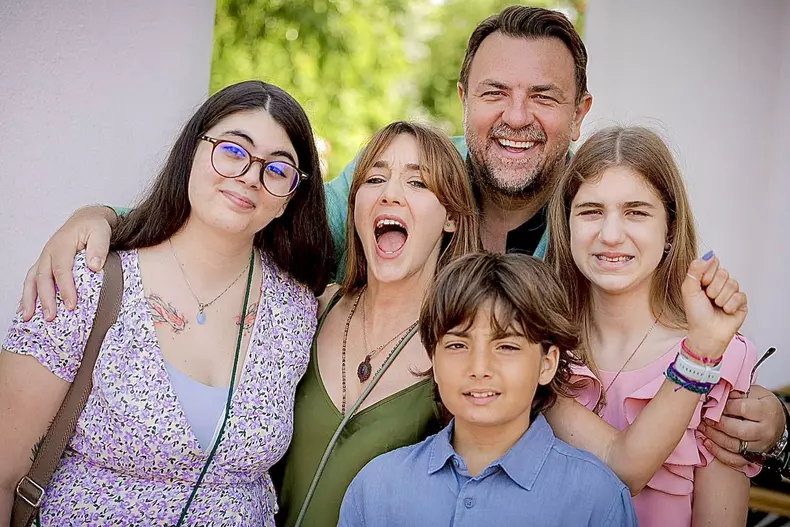 Horia-Brenciu-revine-singur-intara-familia-ramane-in-Malaezia