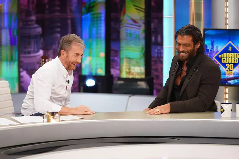 el-hormiguero-can-yaman (10)