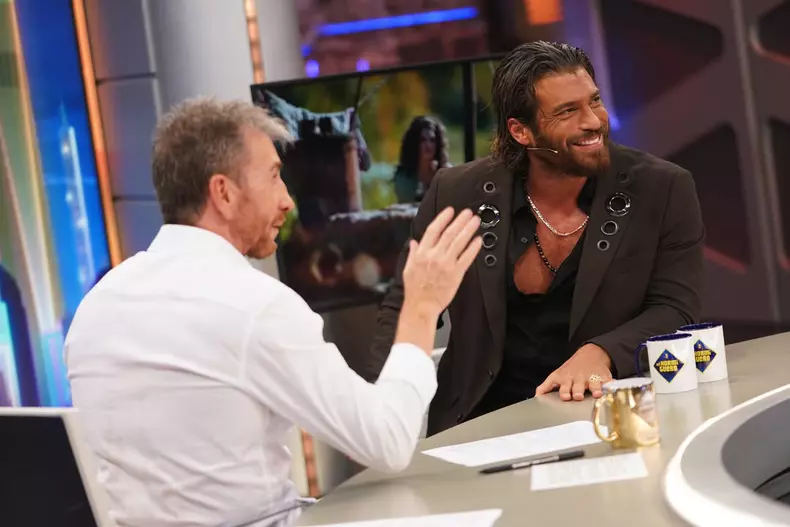 el-hormiguero-can-yaman (5)