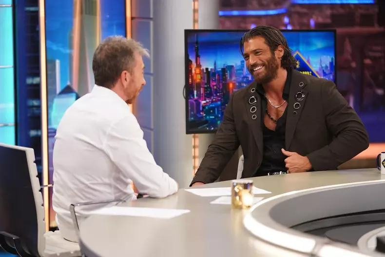 el-hormiguero-can-yaman (7)