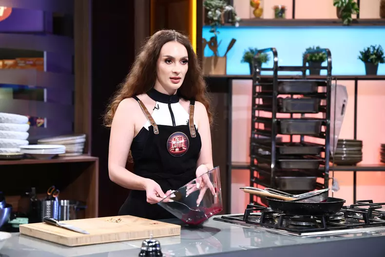 rebeca petriman chefi la cutite2