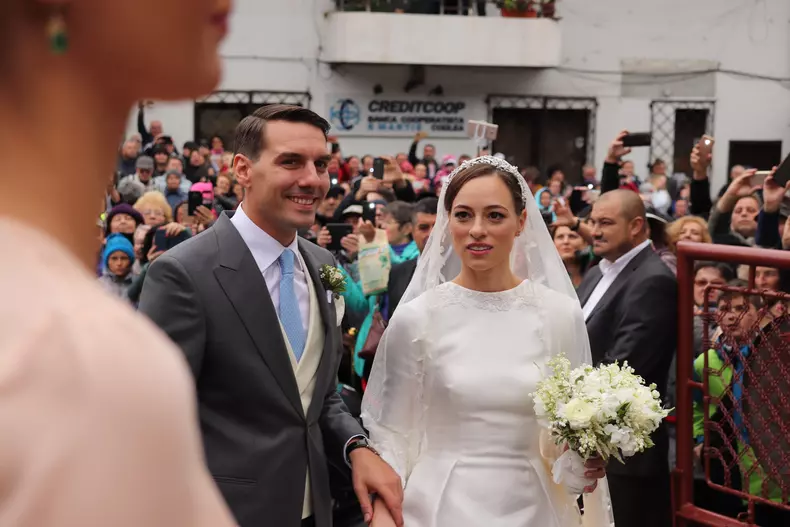 Rochia de mireasă a Alinei Binder este creația unui designer roman