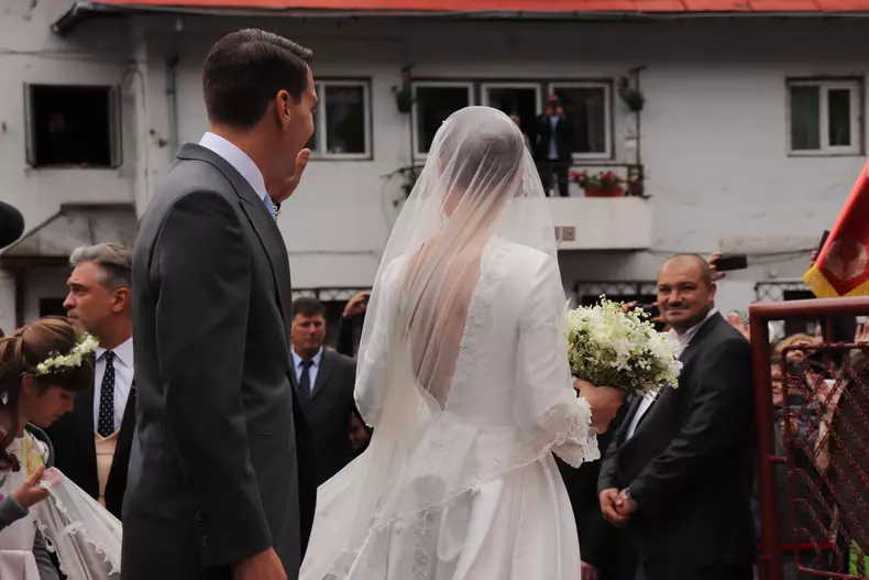 Rochia de mireasă a Alinei Binder este creația unui designer roman