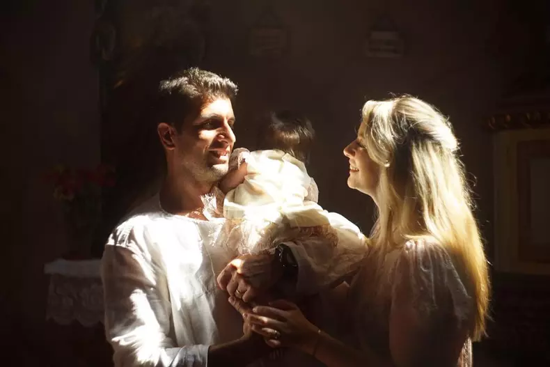 Laura Cosoi şi-a botezat fetiţa în Maramureş