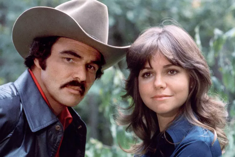 Sally Field si Burt Reynolds  în "Smokey and the Bandit" (1977) Universal