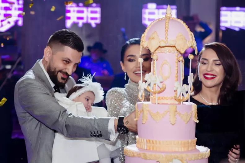 Imagini de la petrecerea de botez a fiicei Adelinei Pestritu