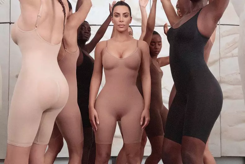 Kim Kardashian a stârnit un scandal monstru în Japonia cu colecţia de lenjerie intimă Kimono Intimates