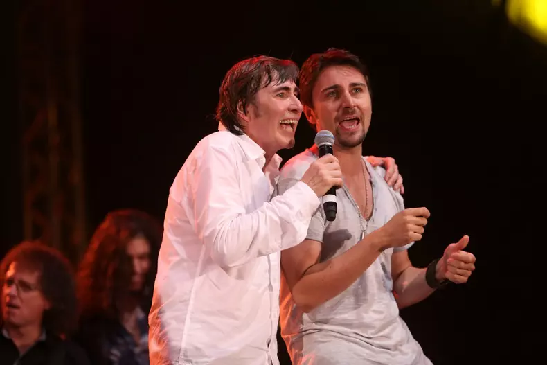 Elvin Dandel cântă alături de tatăl său, Ricky Dandel de la vârsta de 7 ani