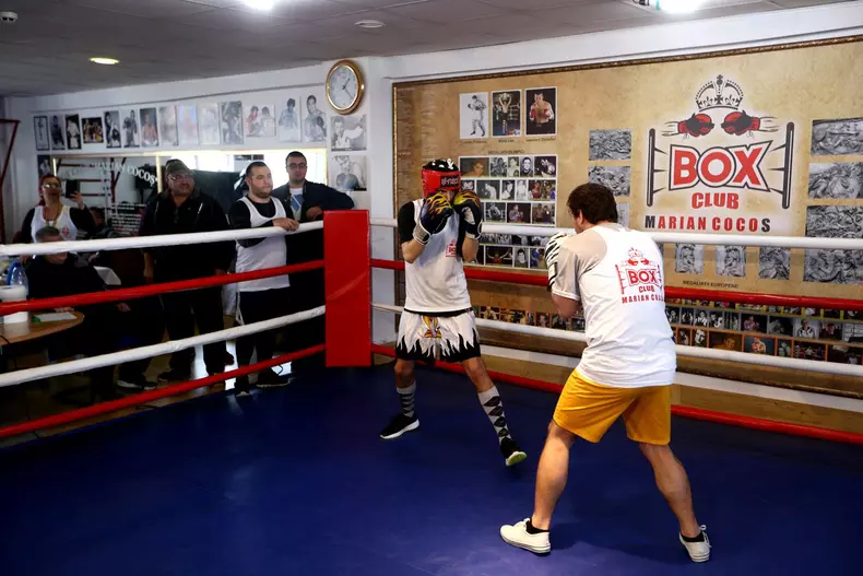 Iulian, fiul lui Sorin Bontea, este pasionat de box