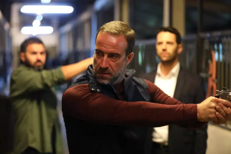 Serban Pavlu, cunoscutul actor din productiile: „Umbre”, „Aferim” sau „Doua lozuri”, il interpreteaza pe Cazimir