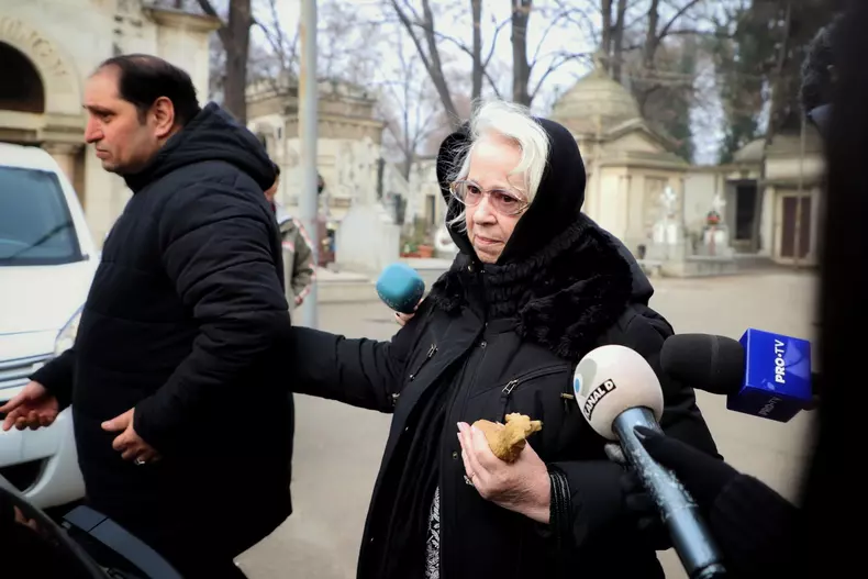 Mama Cristina Topescu 2