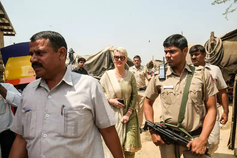 1-YxJ-dDesr-zOaUuV7vcdiA