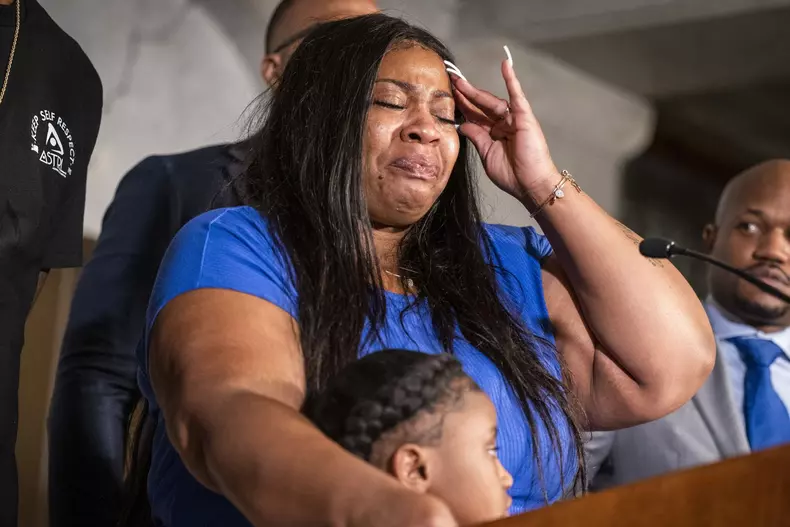 Fetița și soția lui George Floyd