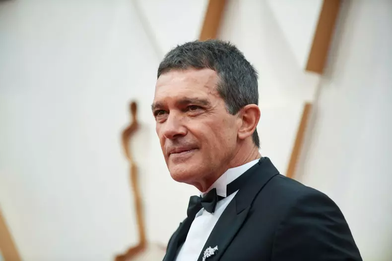 Antonio Banderas are coronavirus
