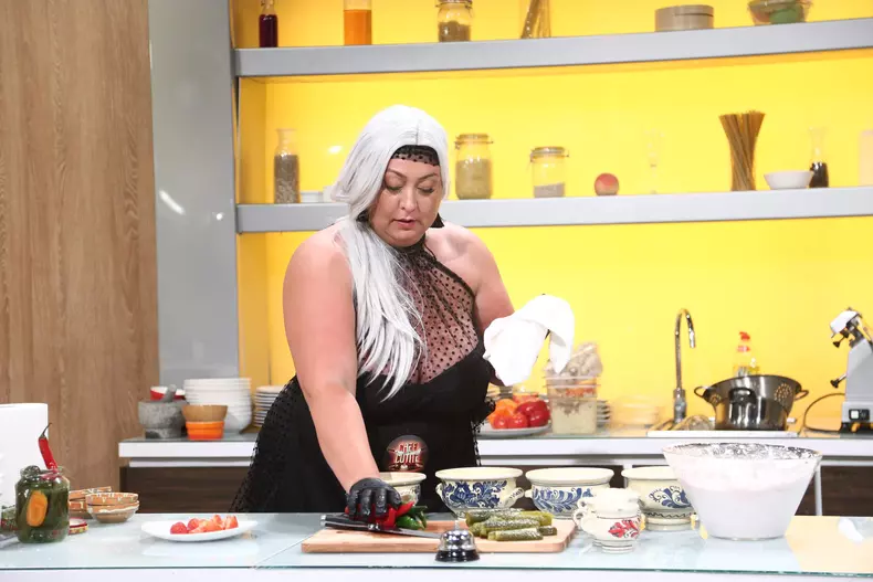 Melinda-Cutur-Chefi-la-cutite-1