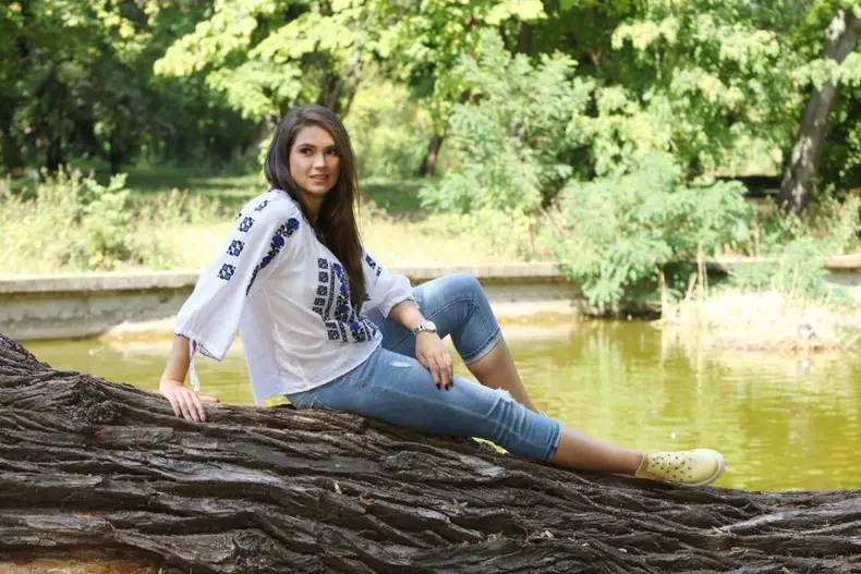 Cine-este-Dominique-fata-lui-Marius-Lăcătuș-care-joacă-în-serialul-Adela-5