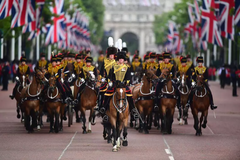Elisabeta-a-II-a-Trooping-the-colour2-1024x683