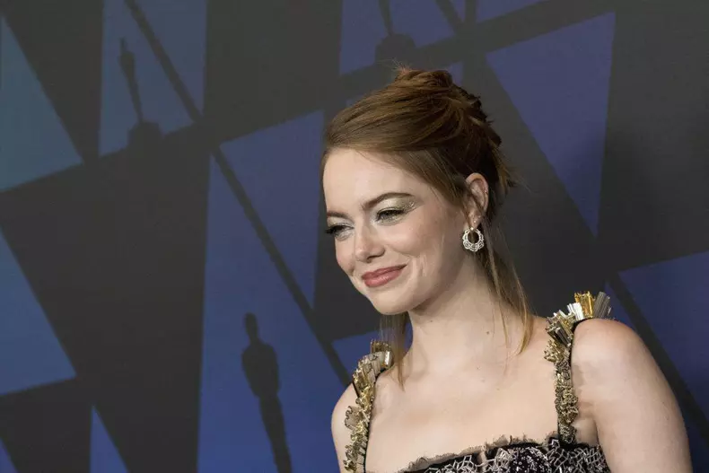 Emma-Stone-insarcinata6