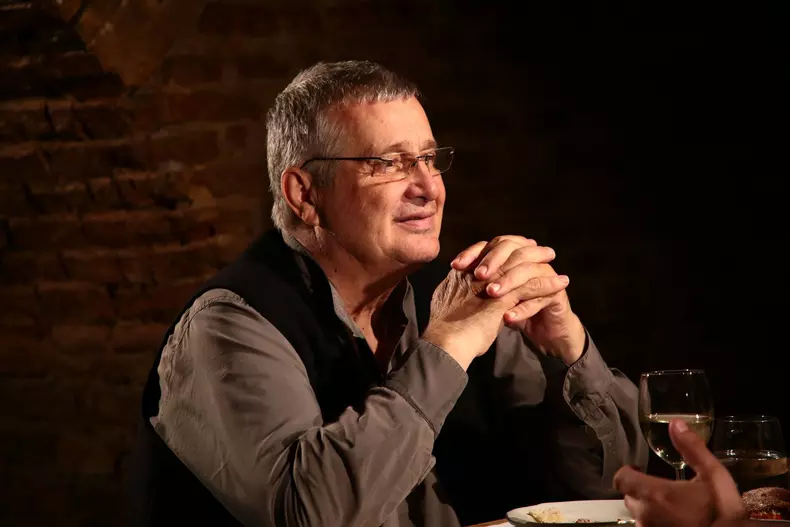 sotia-lui-mircea-dinescu-s-a-strins-din-viata