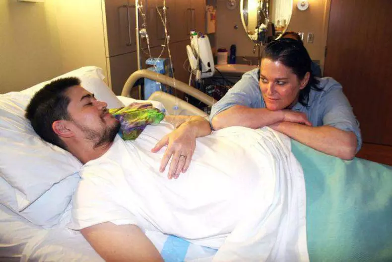 Ce-face-si-cum-arata-acum-Thomas-Beatie-6