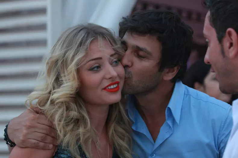 Delia-Matache-Razvan-Munteanu-o-pupa-1