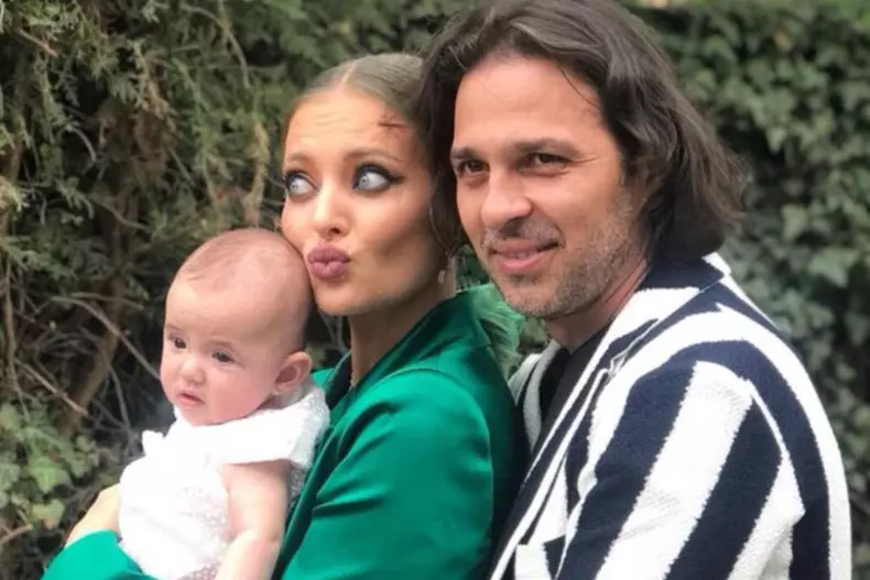 Delia-si-sotul-sau-Razvan-nasi-de-botez