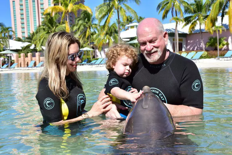 Iasmina-Milutinovici-Hill-Bradford-Aaron-Hill-și-fiul-lor-5-1024x683