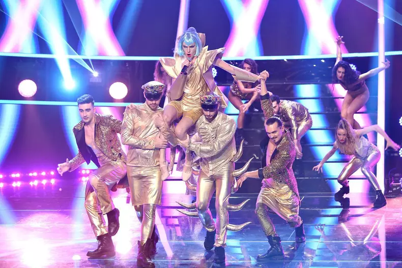 Radu-Stefan-Banica-mama-8