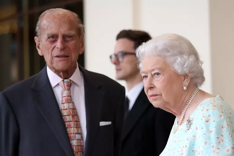 Queen Elizabeth, Prince Philip travel to Windsor for 2nd lockdown