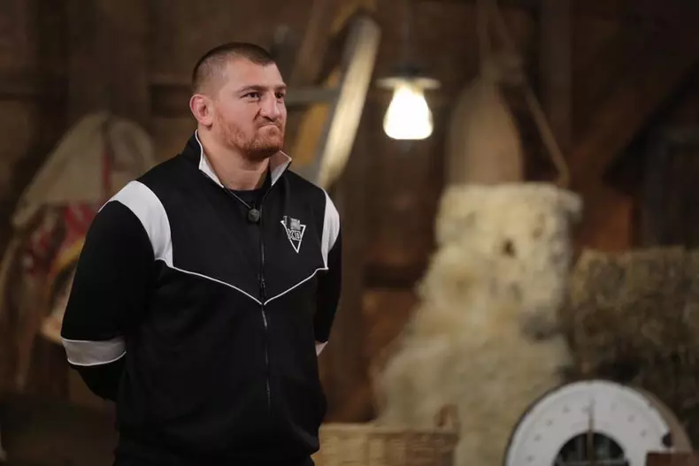 cat-de-frumoasa-este-sotia-lui-catalin-morosanu-luptatorul-a-cunoscut-o-pe-internet_size24