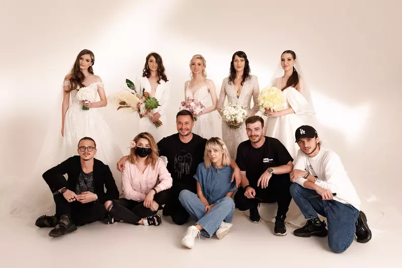 Adrian-Perjovschi-si-echipa