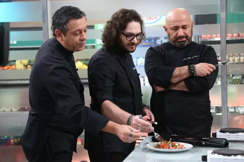 Cine-sunt-concureniii-intrați-in-echipe-la-Chefi-la-cutite-7