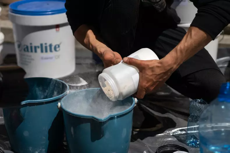 obie-platon-a-creat-un-mural-pentru-romanian-design-week-2