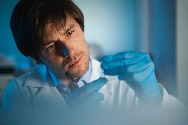 Mircea-Iliescu-Căsătoriți-pe-nevăzute