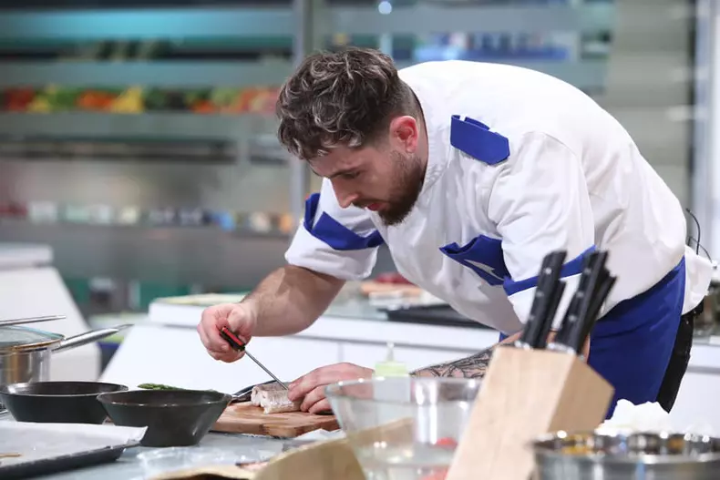 cine-este-iubita-lui-stefan-borleanu-de-la-chefi-la-cutite-1-Copy