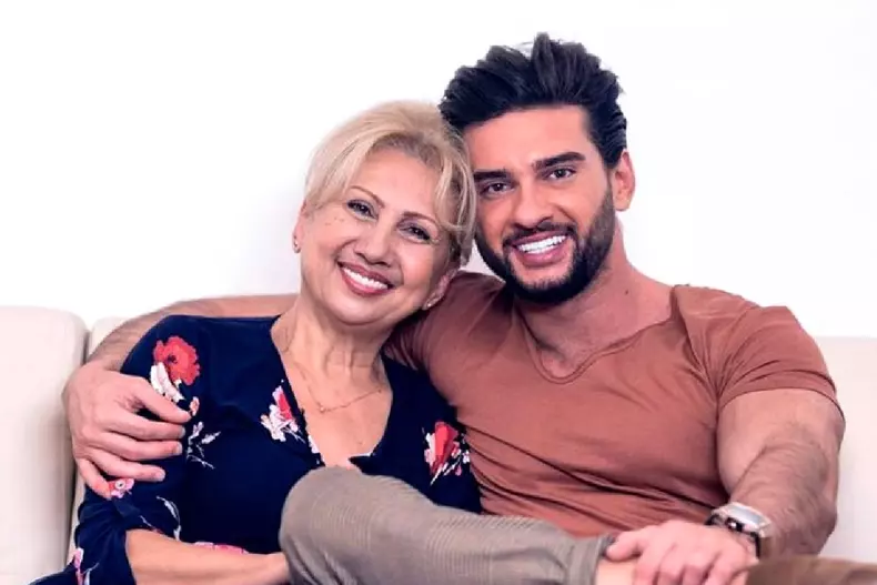 dorian-popa-are-o-relatie-superba-cu-mamisor-dar-nu-s-a-dus-la-inmormantarea-tatalui-8-Copy