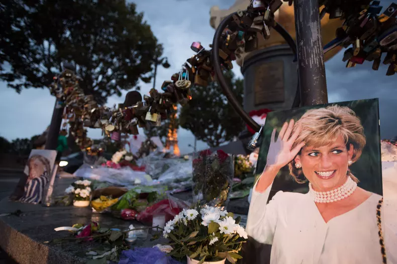 Vingt ans après la mort de la princesse Diana, la Flamme de la L