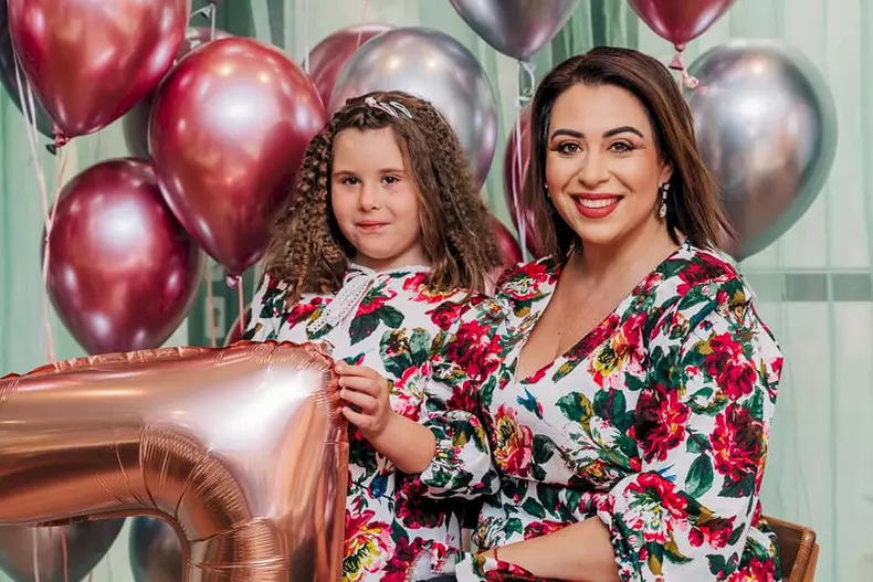 oana-roman-isabela-c-1260x709