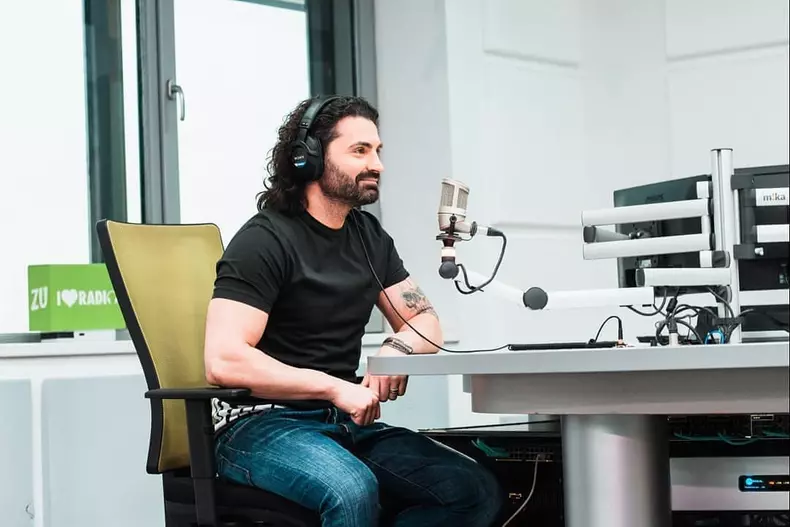 pepe-si-a-oficializat-noua-relatie-printr-un-sarut-public-8