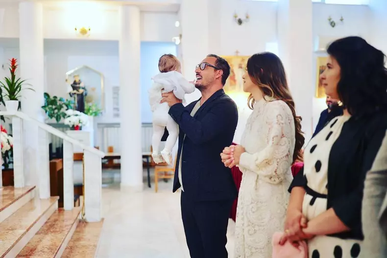 stefan-stan-si-a-botezat-fetita-elif-a-aparut-pentru-prima-data-la-TV-11