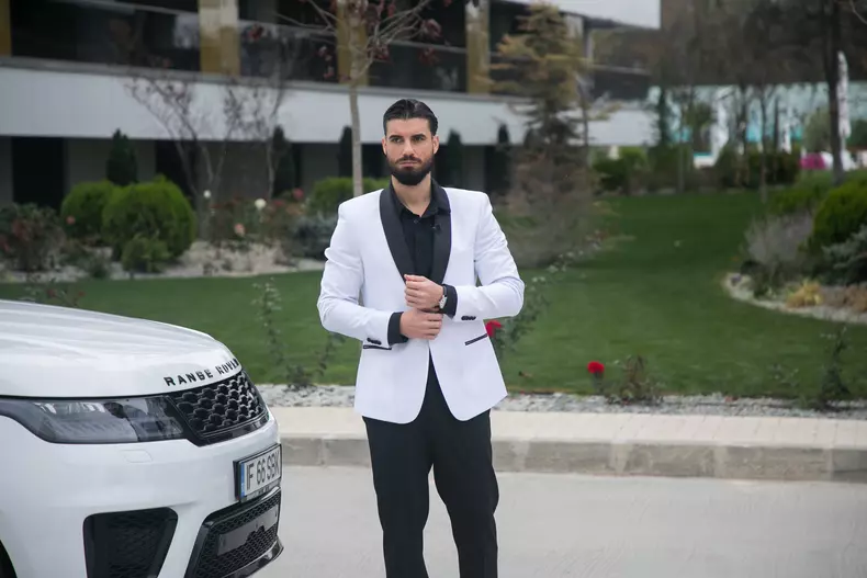 Cine-câștigă-Burlacul-9