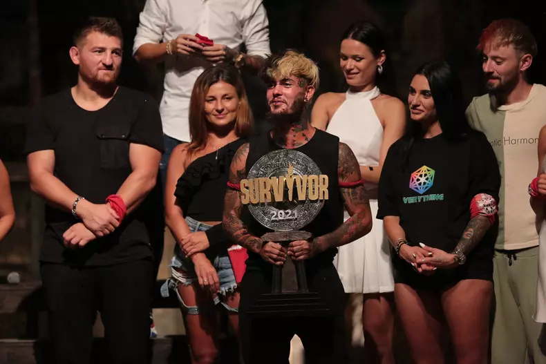 ce-face-zanni-cu-premiul-survivor-1